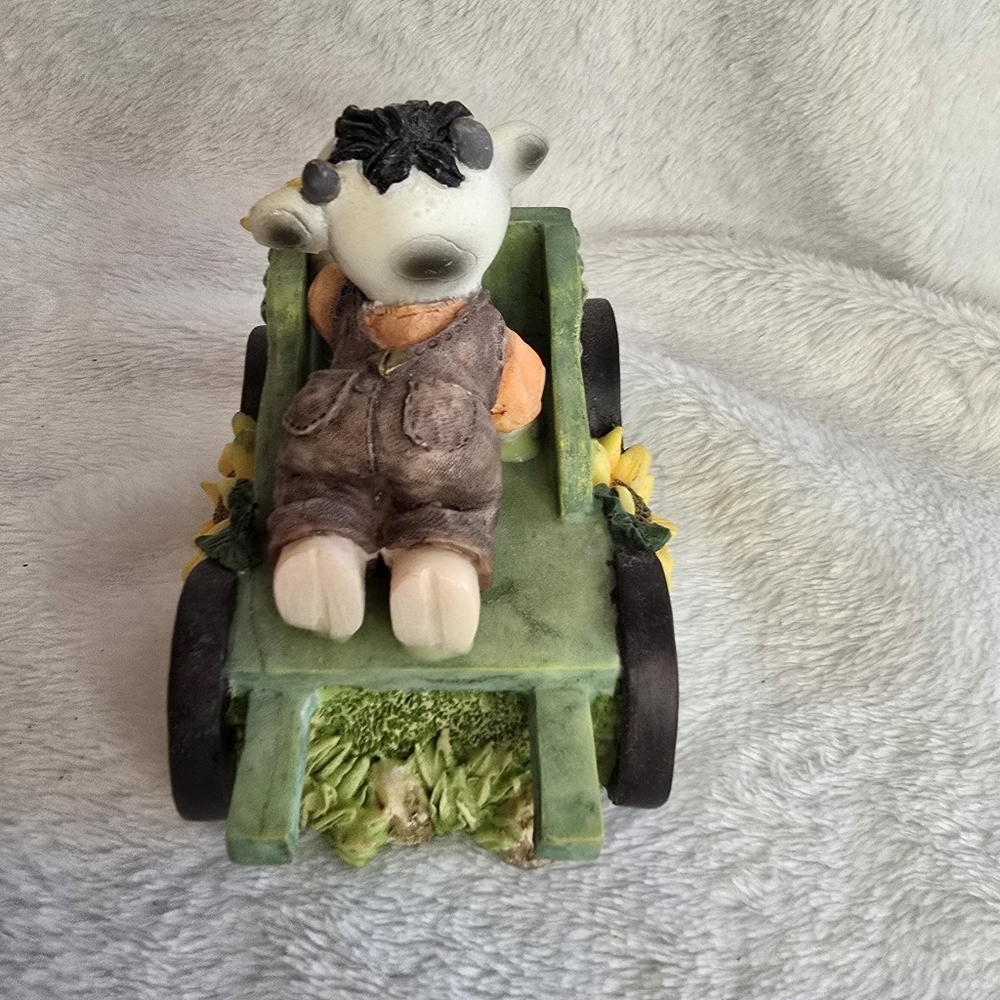 Charming Cow Figurine on Green Wagon Y2K - Picture 3 of 7